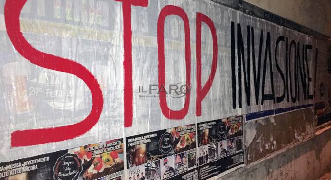 ‘No al centro di accoglienza’, striscioni nella notte a #Fiumicino