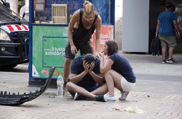 Terrore a #Barcellona, rabbia e paura dopo la strage sulla Rambla