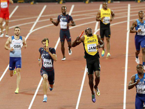 Mondiali, Bolt s’infortunia in volata verso il traguardo, Jamaica fuori dal podio nella 4×100