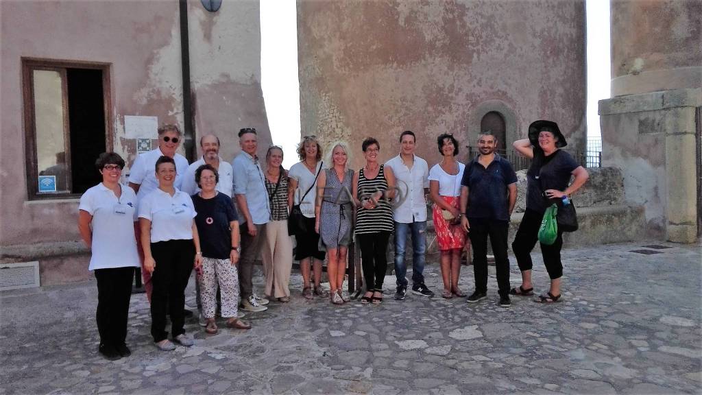 Una delegazione di artisti dalla Norvegia in visita al Castello di #SantaSevera
