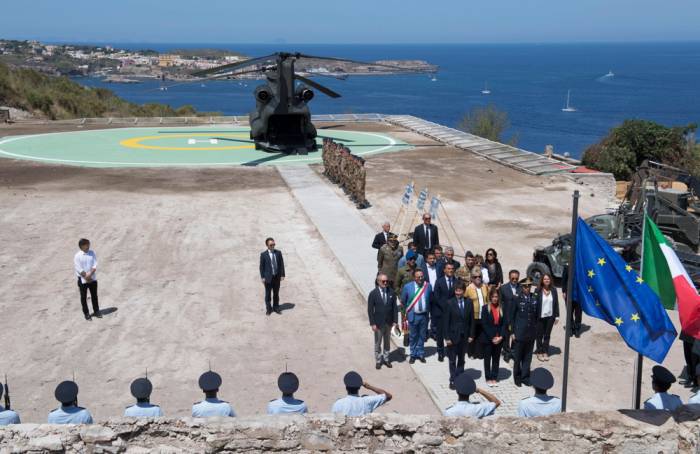 #Ventotene, inaugurata alla presenza di Boschi e Franceschini un’elisuperficie vicino all’ex carcere di #SantoStefano