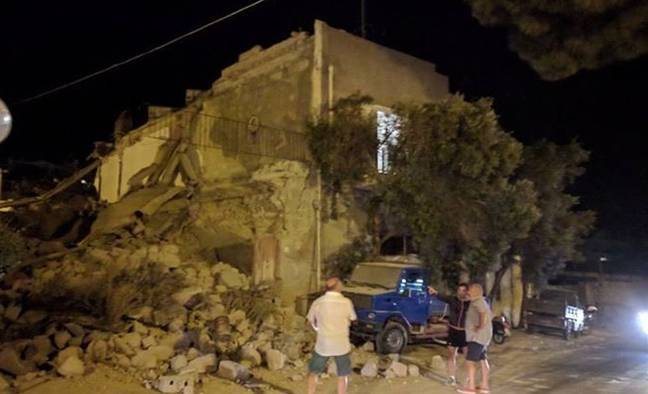 Terremoto a #Ischia, due morti, si scava per salvare i bambini