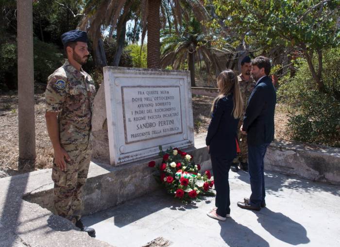 #Ventotene, inaugurata alla presenza di Boschi e Franceschini un’elisuperficie vicino all’ex carcere di #SantoStefano