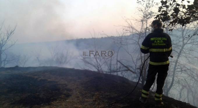 #Fiumicino, incendio a Testa di Lepre, evacuate tre fattorie