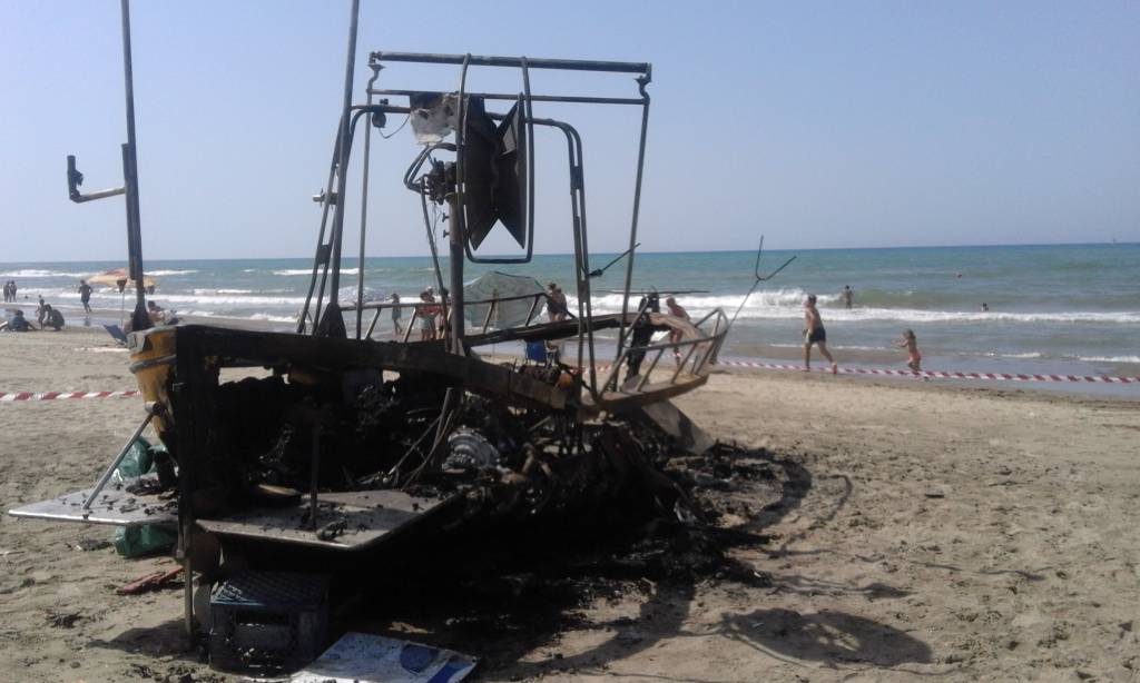 #Ardea, in fiamme la barca di Franco Marcucci