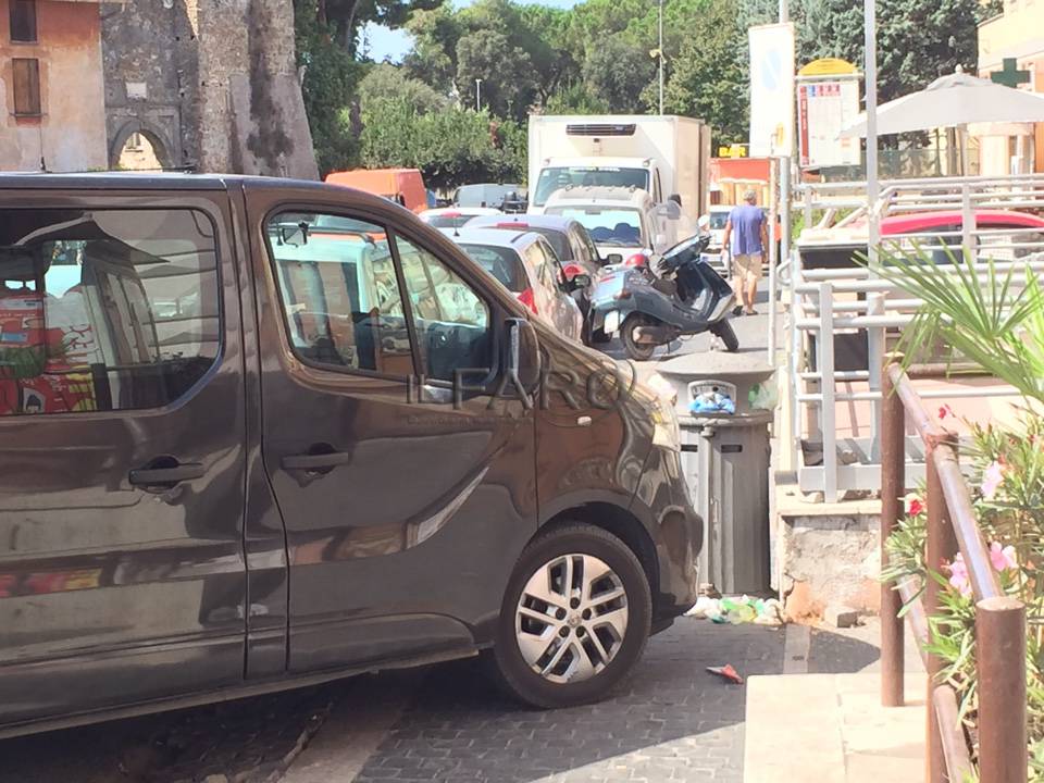 #Ostia Antica, sosta selvaggia, Di Staso ‘I passaggi per i disabili sono occupati dalle auto’