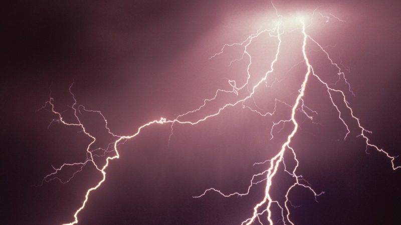 Tempeste elettriche e mareggiate, allerta meteo arancione sul litorale Pontino per il 2 dicembre