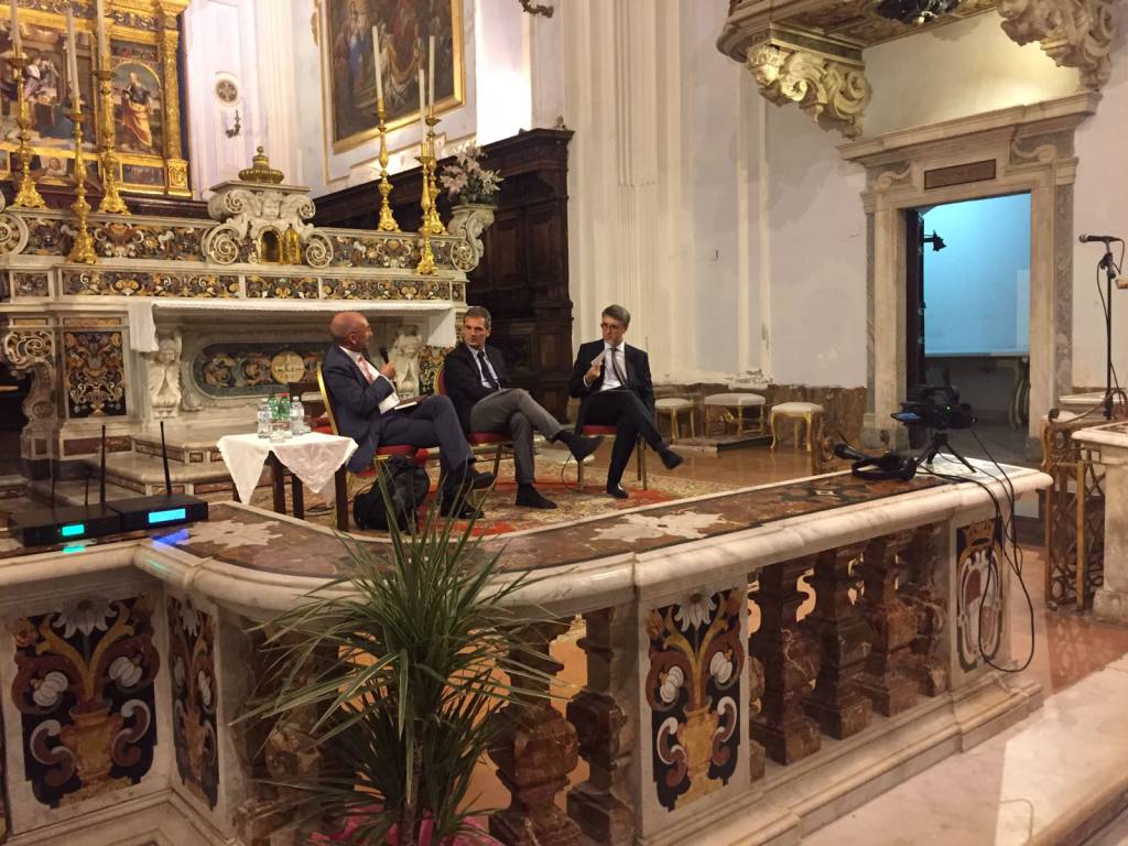 #Gaeta, grande successo alla presentazione del libro ‘La Corruzione Spuzza’ di Raffaele Catone e Francesco Caringella