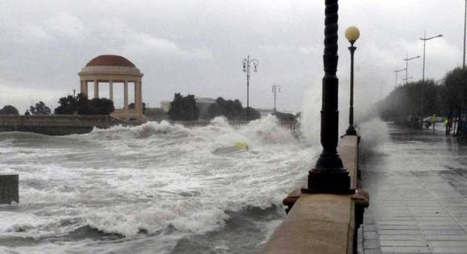 #Livorno devastata dal #maltempo, 6 morti e 2 dispersi