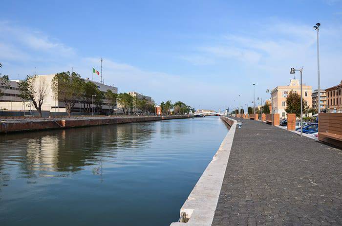 Fiumicino, collassa la banchina del porto canale: interviene l’Autorità portuale