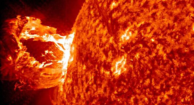 Tempesta magnetica causata dal Sole, una bolla di plasma ha colpito la terra