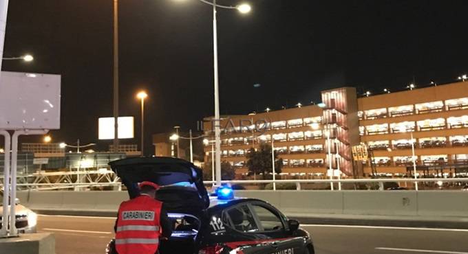 controlli carabinieri in aeroporto