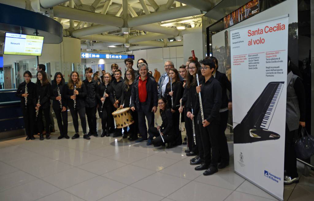 #Aeroporto, esibizione a sorpresa della Juniorchestra di S. Cecilia