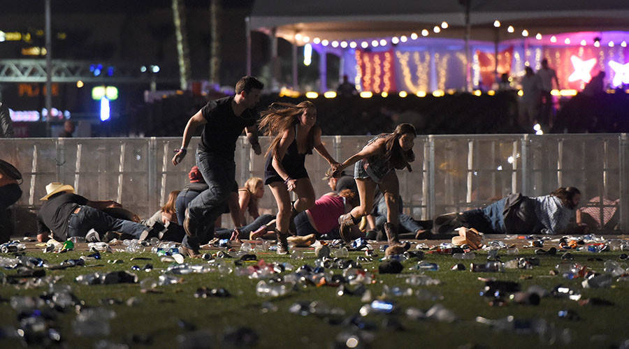 Orrore a #LasVegas, spari sulla folla di un festival