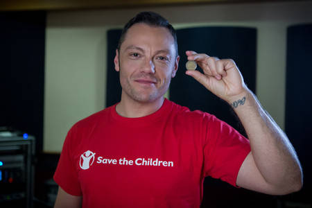 Tiziano Ferro sostiene la campagna di Save the Children ‘Fino all’ultimo bambino’