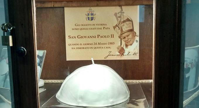 #Ostia, esposta il giorno delle elezioni la papalina di San Giovanni Paolo II