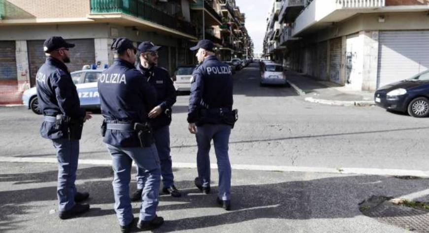 Blitz a Ostia, quattro arresti, sequestro di armi e di droga