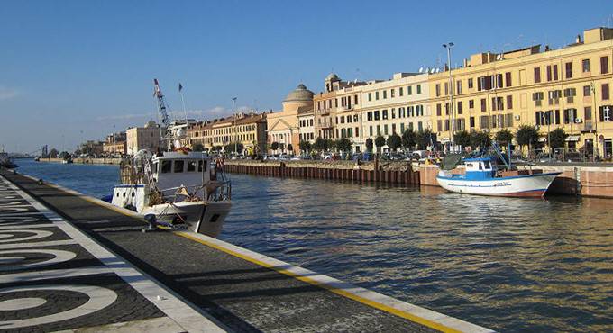 Pescatori contro la ciclabile di Via Traiano ‘Blocca il nostro lavoro’