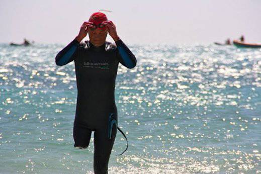 A nuoto nei mari del globo, fa tappa a San Felice #Circeo il messaggio sociale sulla disabilità