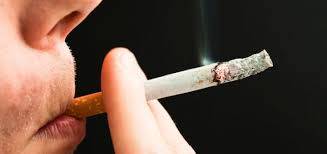 Tabagismo, sondaggio su 3000 fumatori: i poveri fumano più dei ricchi