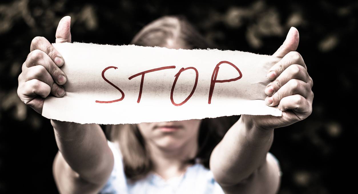 Violenza sulle donne durante la quarantena, la maggioranza di Fiumicino: “Non siete sole”