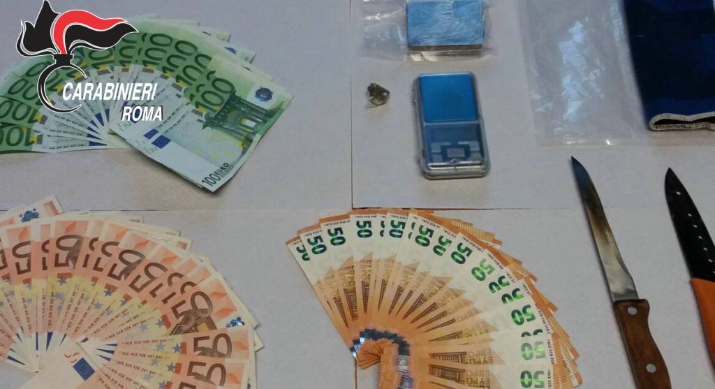 Arrestati pusher coinquilini sequestro 80g hashish e 3500 euro 