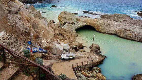 Ponza, crolli a Cala Fonte, distrutta la suggestiva spiaggetta