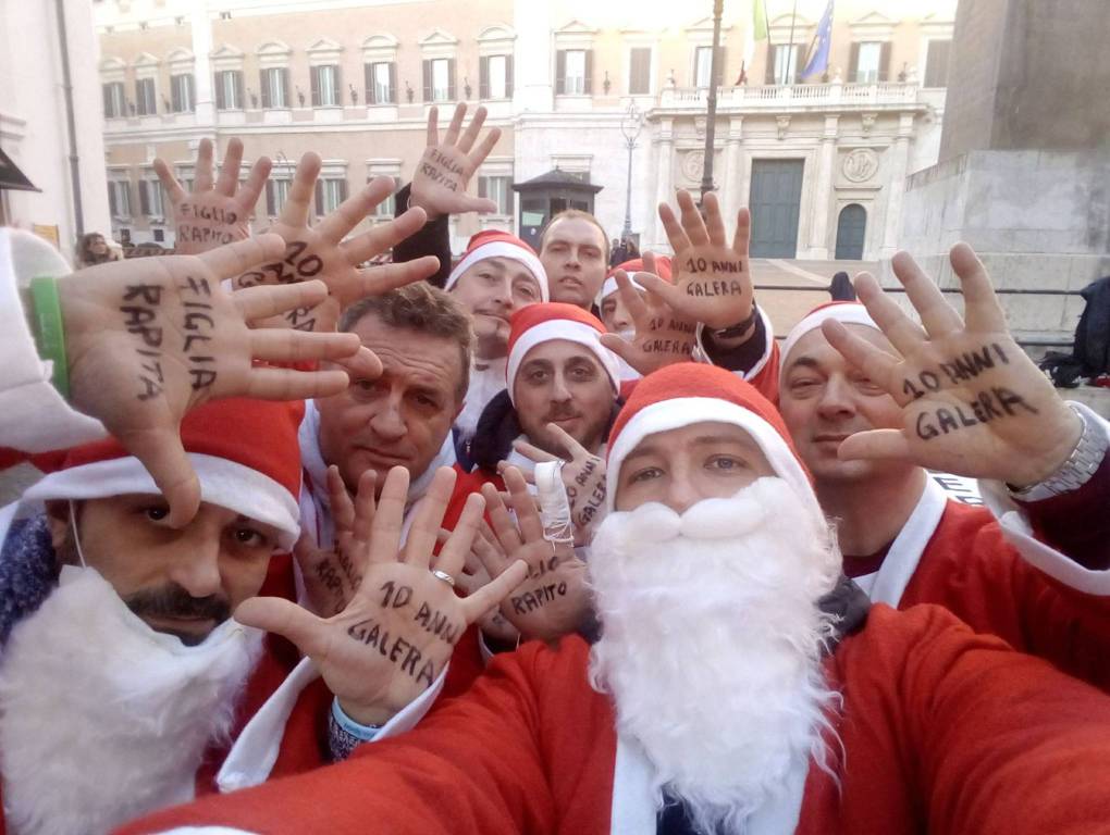 #Roma, protesta dei papà separati a Montecitorio per i diritti dei minori