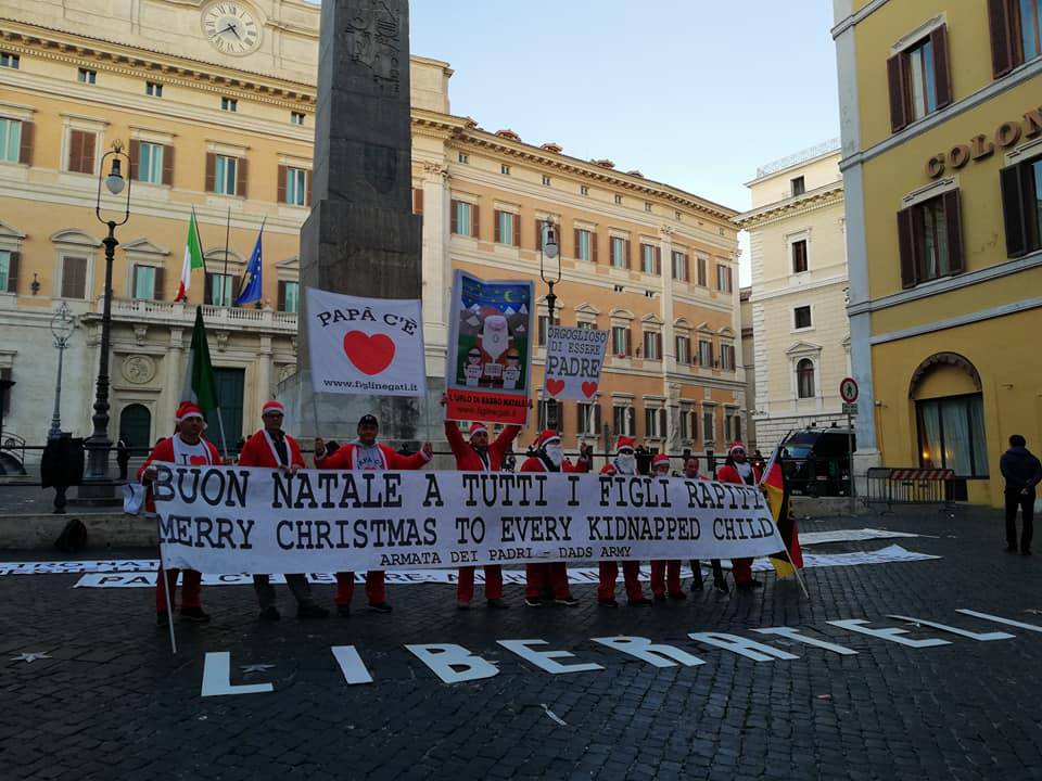 #Roma, protesta dei papà separati a Montecitorio per i diritti dei minori