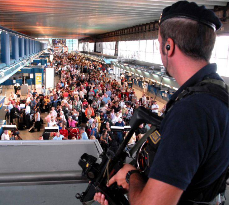 Odore acre e fastidi alla gola: allarme terrorismo all’aeroporto di Fiumicino