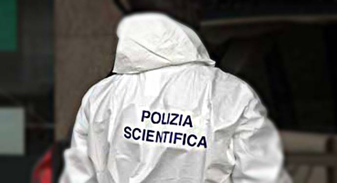 Roma, madre e figlio trovati morti in casa: indaga la Polizia