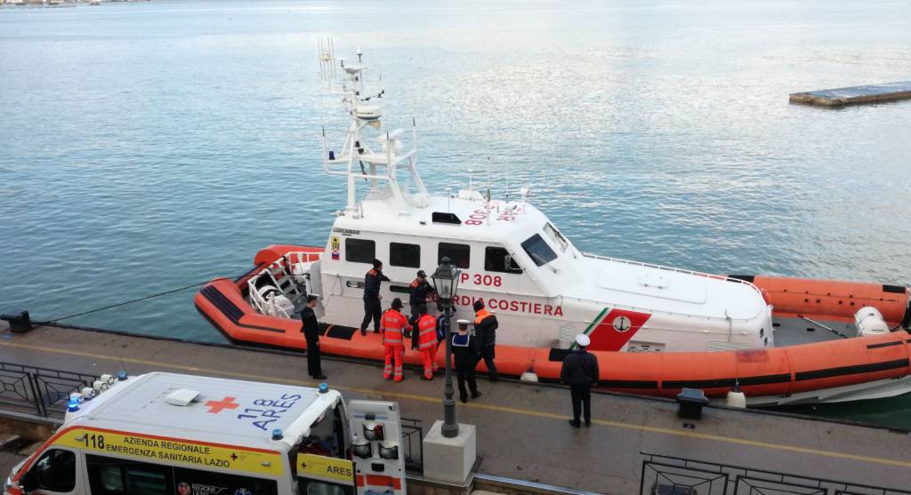 Gaeta, guardia costiera in azione, salvato un marinaio colto da un malore