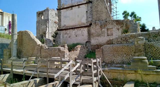 Terracina, operazione ‘recupero teatro romano’, il Comune acquista il terreno soprastante l’area