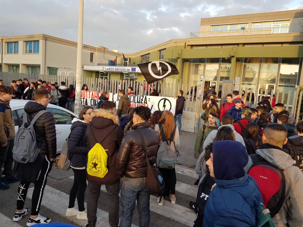 Alternanza Scuola Lavoro, blocchi studenteschi e sit-in in tutta Italia
