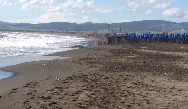 Campo di Mare, inizia il servizio di pulizia quotidiano delle spiagge