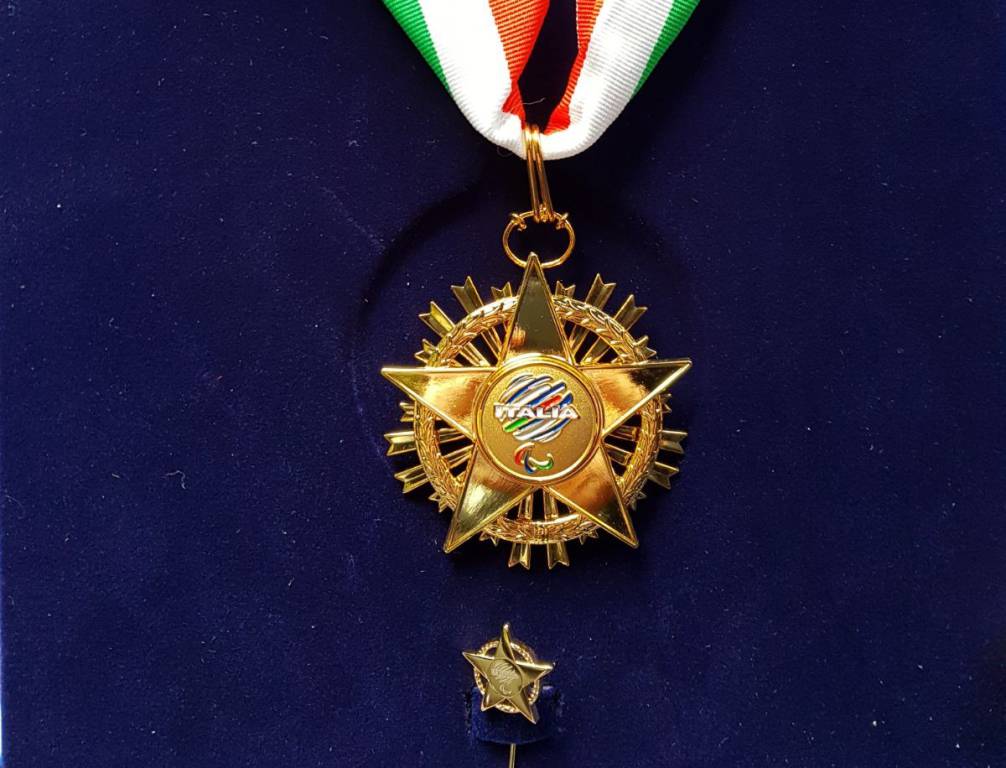 Ad Antonio Maglio, il Collare d’Oro Paralimpico, il premio direttamente a sua moglie Maria Stella