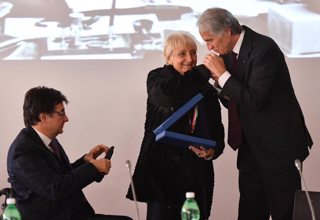 Ad Antonio Maglio, il Collare d’Oro Paralimpico, il premio direttamente a sua moglie Maria Stella