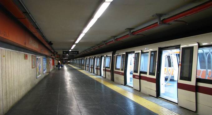 Roma, incidente sulla metro A: muore 15enne