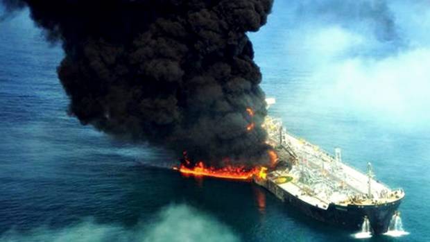 Mar della Cina, affondata la petroliera iraniana, avvistata chiazza in mare