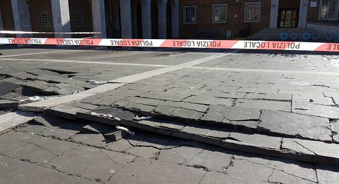 Pomezia, via la pista di ghiaccio, brutte sorprese a piazza Indipendenza