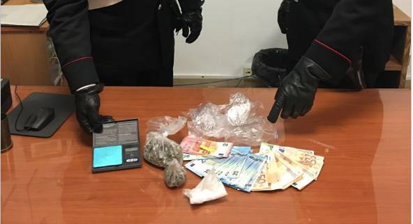 Lotta alla droga a Minturno, arrestato per spaccio di marijuana e cocaina