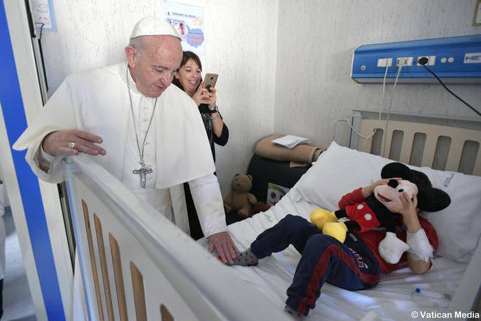 Palidoro, visita a sorpresa di Papa Francesco per i piccoli pazienti del Bambin Gesù