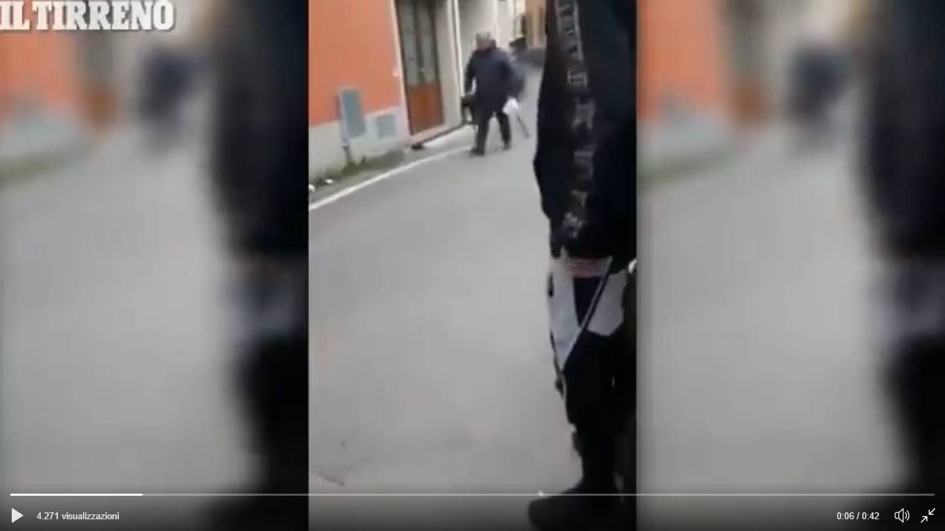 Aggrediscono un anziano invalido e filmano la scena, identificati 5 minorenni