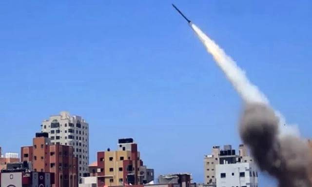 Nuovi scontri in Medio Oriente, Hamas lancia un razzo e l’esercito di Israele risponde