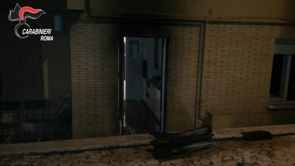 Roma, Stalker indomito, a 84 anni incendia l’appartamento della ex