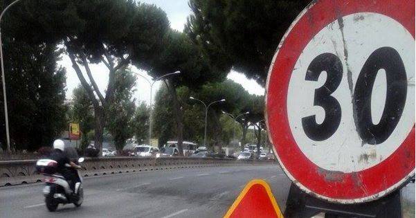 Roma, esteso il limite di velocità stradale a 30 Km/h. Bordoni, ‘i 5 stelle sono degli incompetenti’