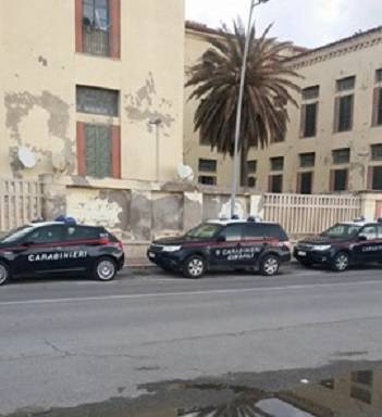 Ostia, ex colonia al setaccio: blitz dei carabinieri anche con unità cinofile