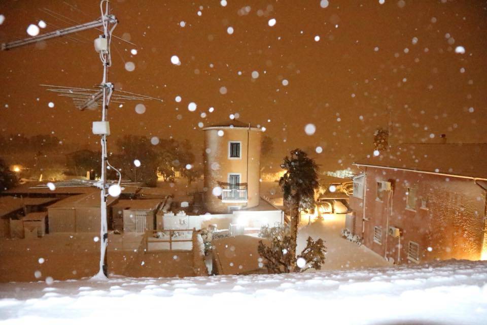 Fiumicino si sveglia sotto la neve