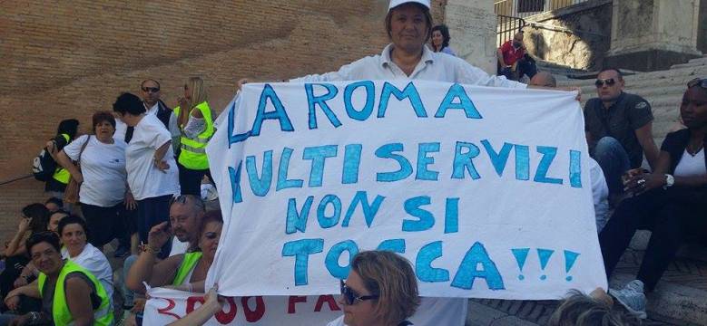 Roma, dipendenti Multiservizi in protesta sul tetto, Bordoni ‘Dov’è la Raggi?’