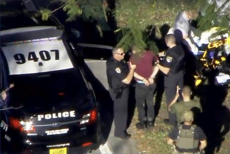 Usa, strage nel liceo della Florida, il presidente Trump nel mirino della critica